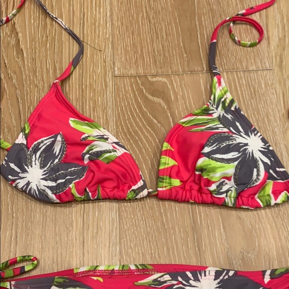 Bikini - Picture 2 of 5